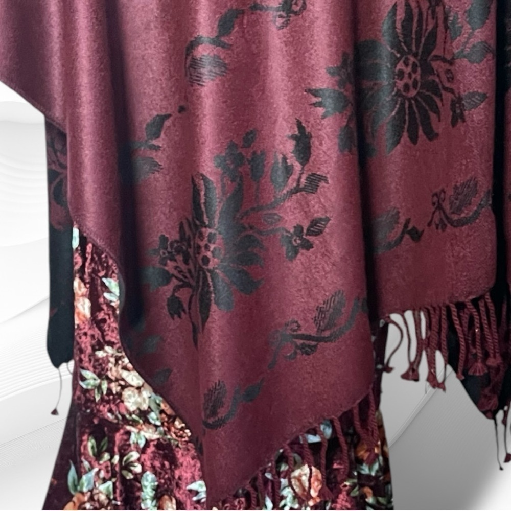 EUC! Reversible Burgundy Wine and plum Black Floral Accent Cape with Fringe - Picture 4 of 15